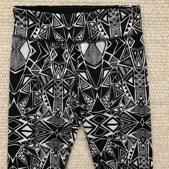 Geometric workout leggings NWOT - Picture 1 of 4